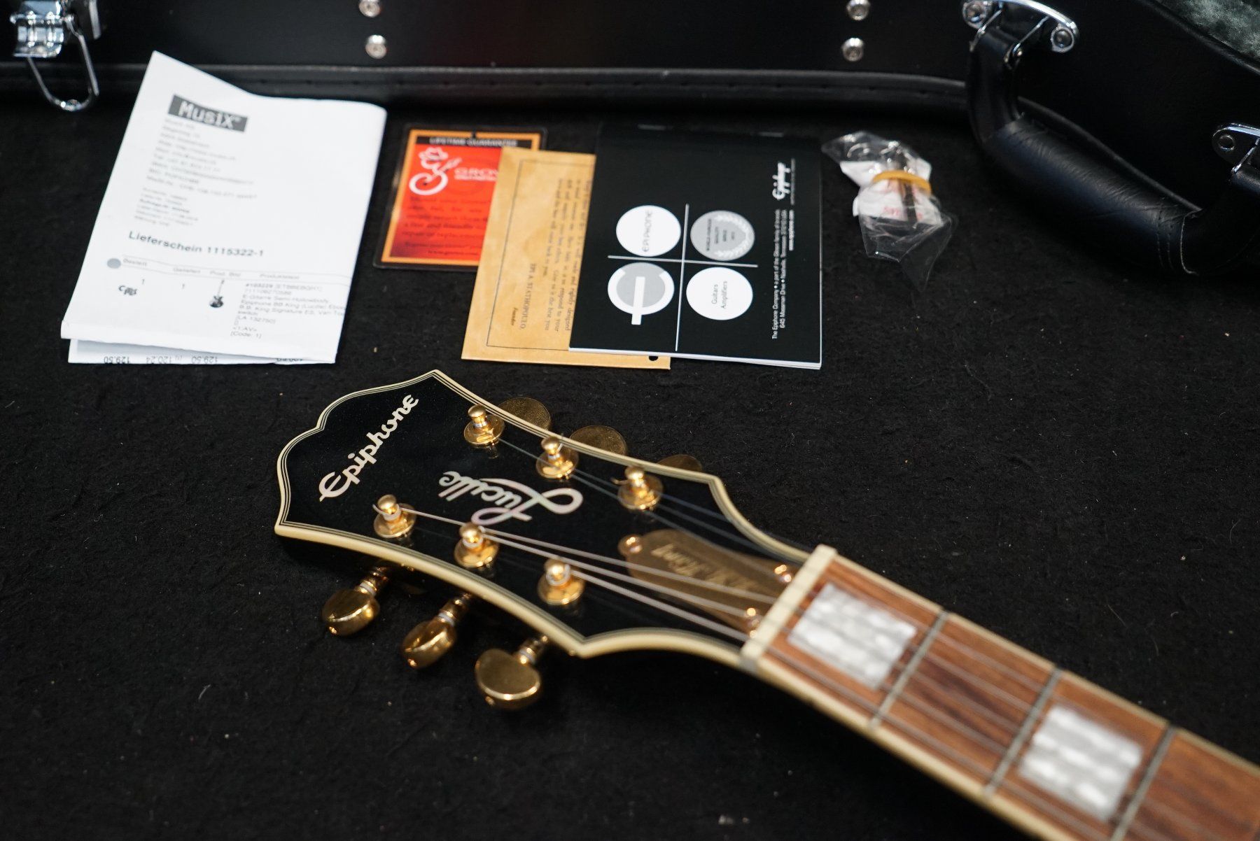 Epiphone Strumenti musicali: Epiphone B.B. King Lucille (ebony) mit Koffer – Usato da Ortschwaben venduto da Musictrade 5