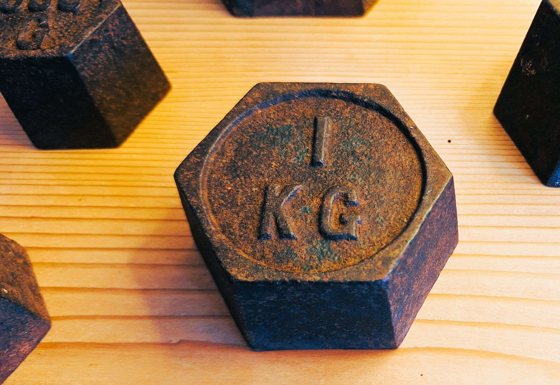 Bilance e pesi: Gewichtsstein 1 Kilogramm, antik, ab 1.- – Usato da Winterthur venduto da chvch 1