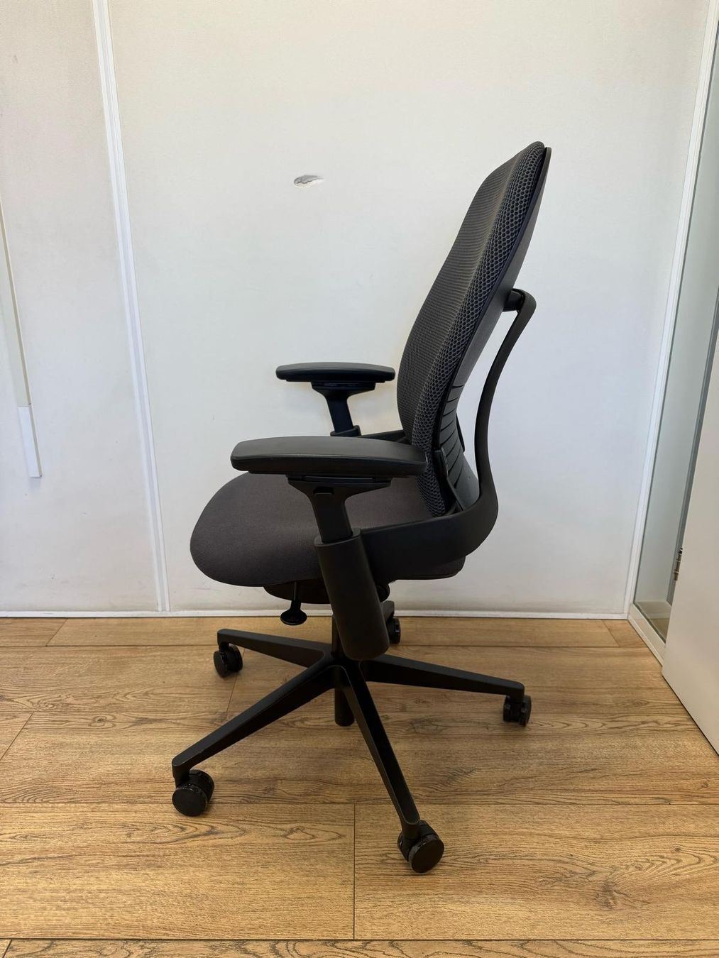 Steelcase Chaises: Refurbished Steelcase Leap V2 Full Option Anthracite – D'occasion à Purmerend par Offeco 7