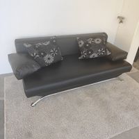 Schlafsofa schwarz Kunstleder Metallbeine guter Zustand