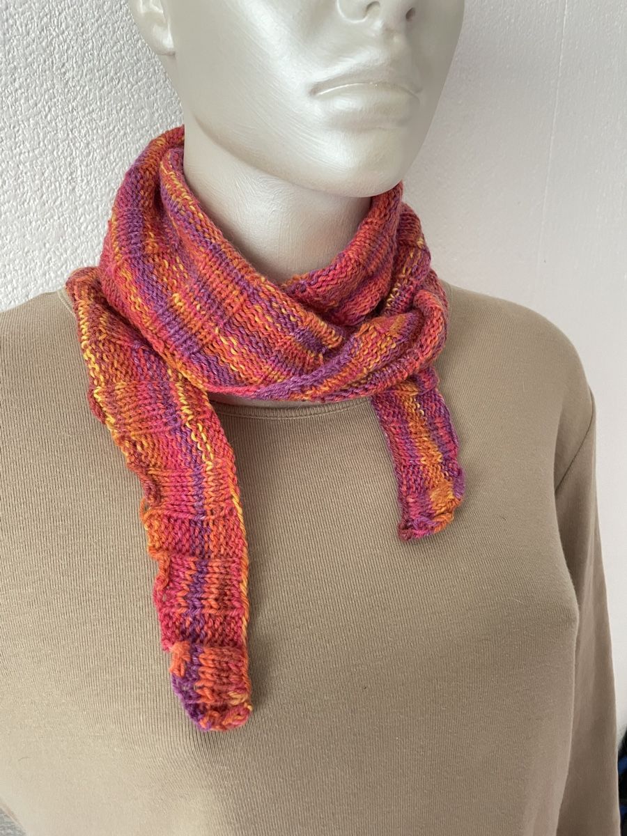 Foulards, Tücher & Schals: Leichtes Stricktuch, weicher Schal, handgestrickt – Neu und originalverpackt aus Fislisbach von handglismet 1