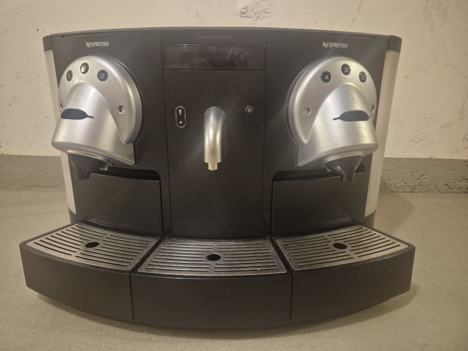 Nespresso Macchine per caffè & Macchine per espresso: Nespresso Gemini CS 200 Pro Kaffeemaschine – Usato da Wettingen venduto da nasro13