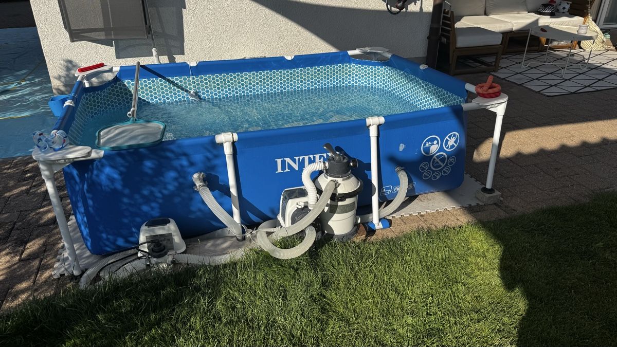 Intex Piscines: Intex Pool Frame 220 x 150 x 60 cm – D'occasion à Gossau ZH par Celestino_2.0