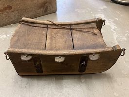 Sehr alter kleiner Holzschlitten