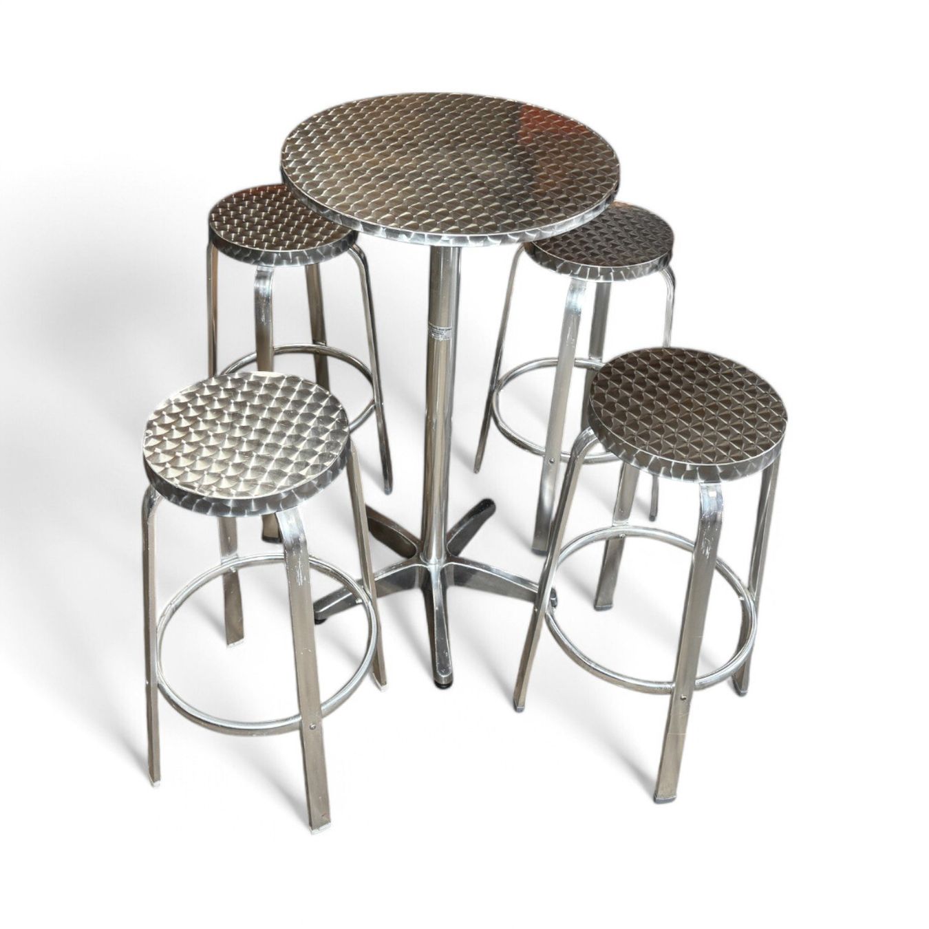 Set de table et chaises: Alu Stehtisch mit 4 Hockern – D'occasion à Däniken SO par Profog1