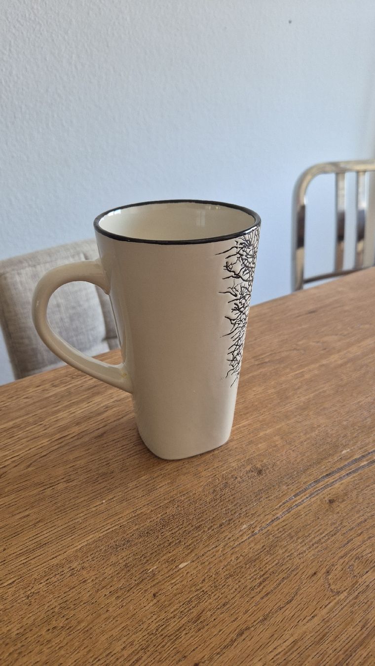 Micasa Tasses: Tasse weiss schwarz Baum  – D'occasion à Watt par sarahZH1995 2