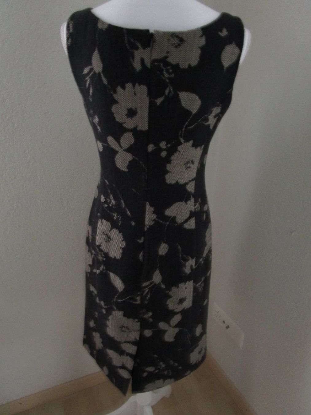 Armani Kleider: Etuikleid Armani ca. Gr. 36 ital. Gr. 42 – Gebraucht aus Volketswil von Globine100 3