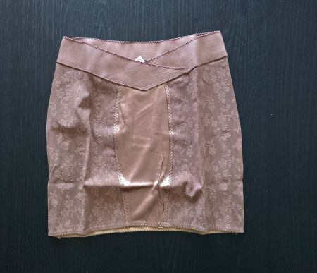 ​🏷️ Anti-Flirt Paris Mini Skirt V-Waist (1) Floral & Satin