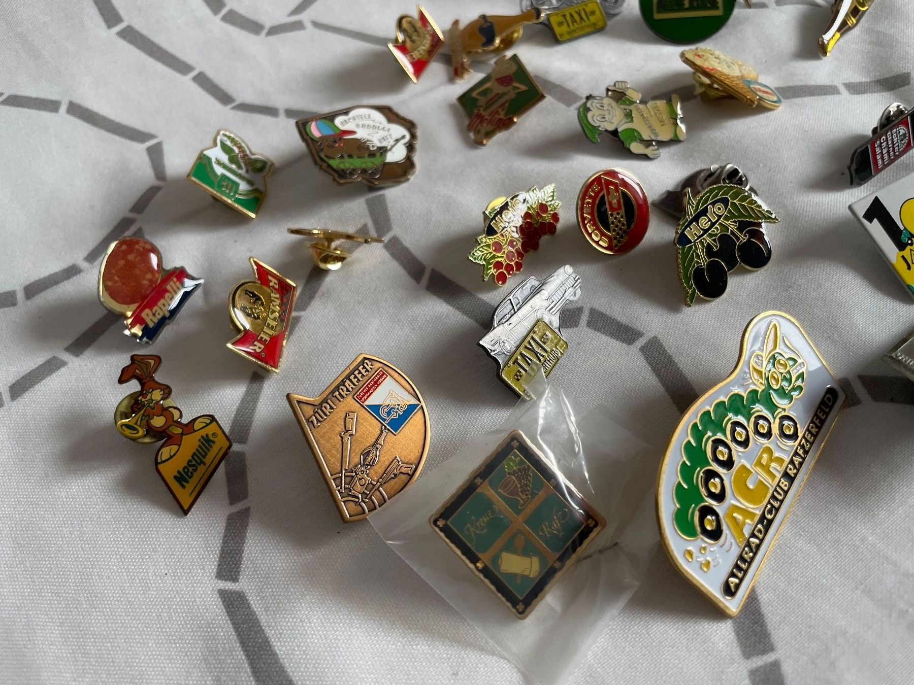 Plaketten & Abzeichen: 37 diverse Pins – Gebraucht aus Rafz von stg101 1