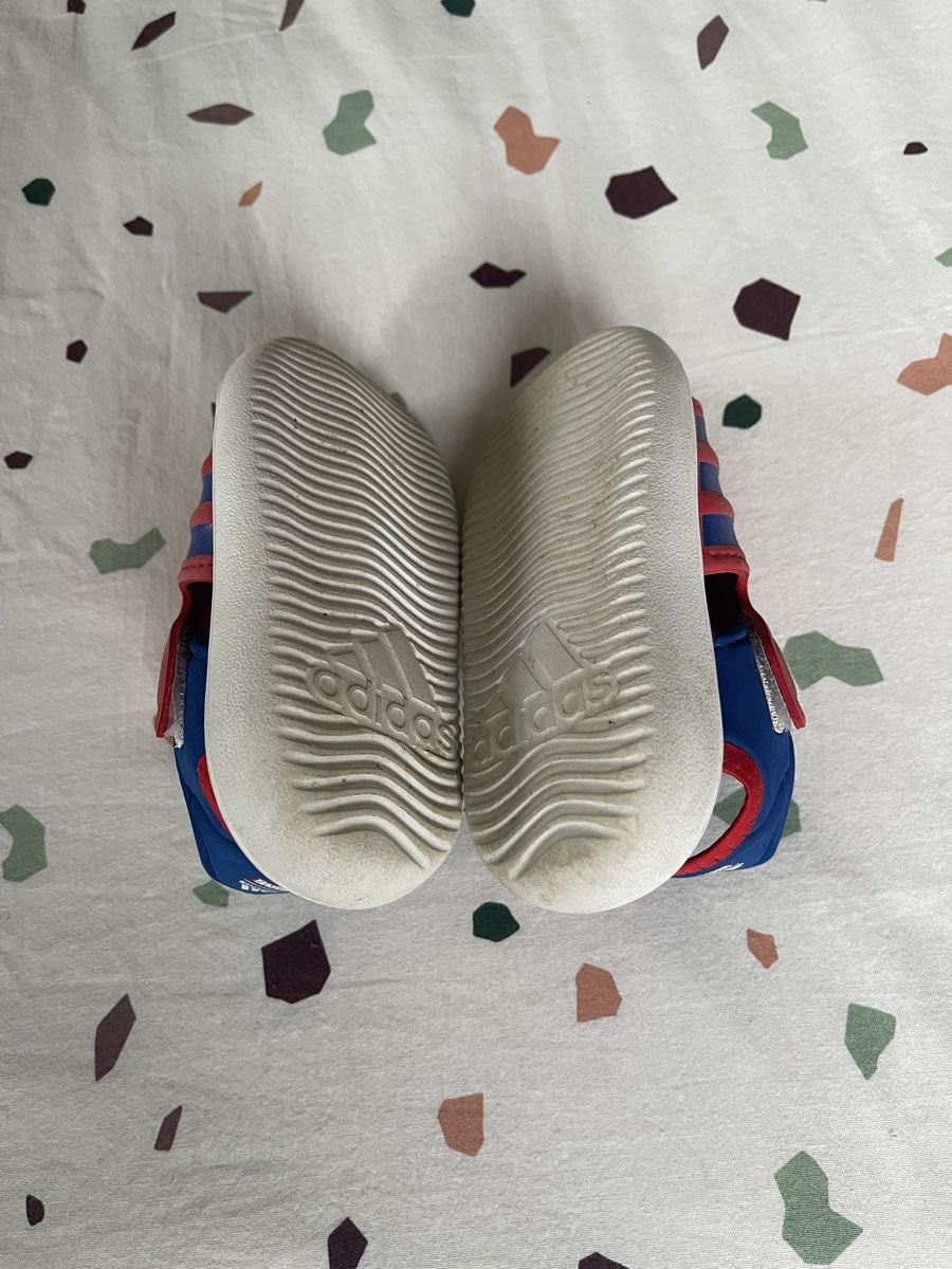 Adidas Scarpe per ragazzi: Adidas Marvel Spider-Man Sandalen, Grösse 23 – Usato da Hirzel venduto da carta9 1