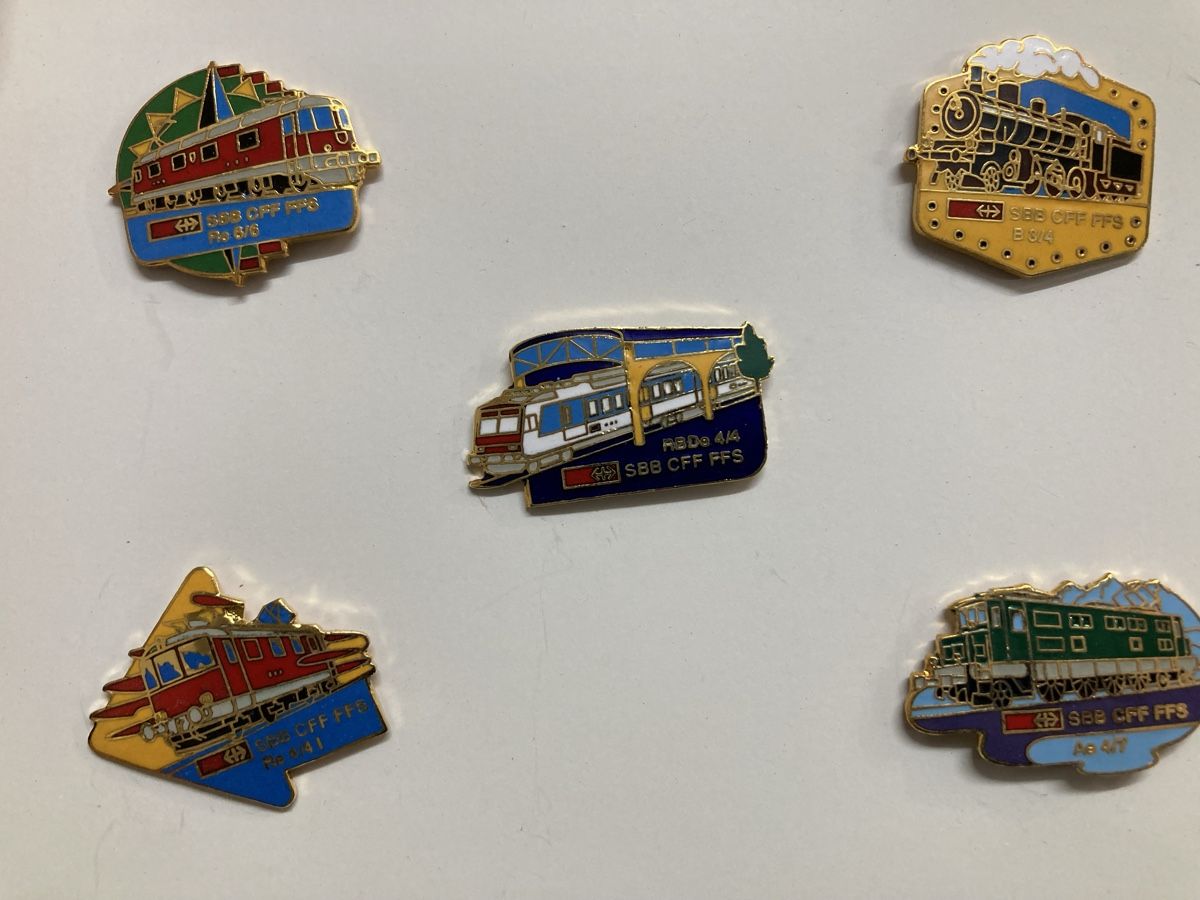 Spille & Fermagli: SBB CFF FFS Bahn Pin Set. Neu  – Nuovo e nell'imballaggio originale da Boll venduto da Jopp1