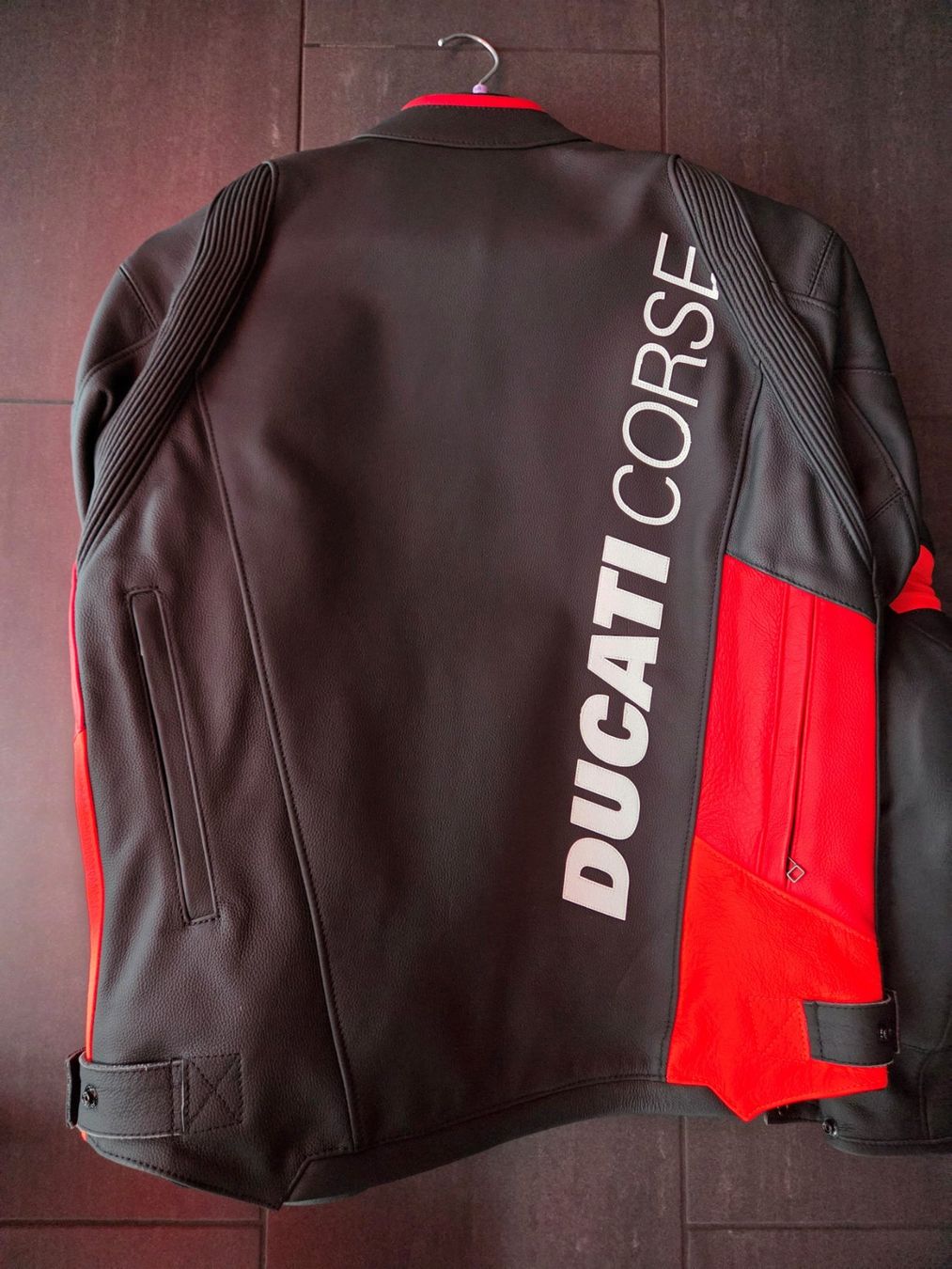 Ducati Giacche: Lederjacke Ducati Corse C6 – Nuovo (secondo la descrizione) da Frauenfeld venduto da Moto77_AG 2