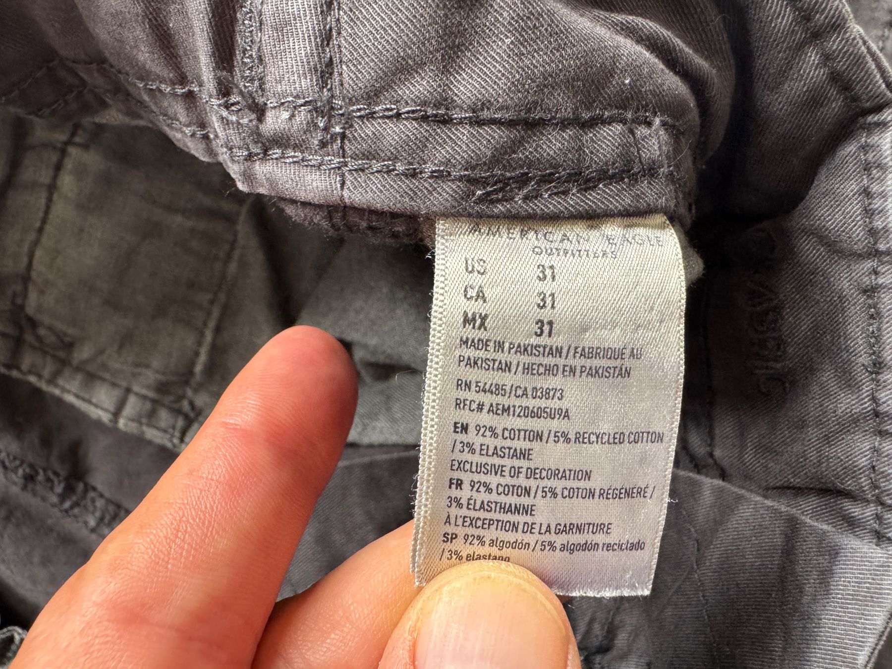 American Eagle Pantaloni: American Eagle Flex short Cargo W31 bermuda 6 pockets – Usato da Neuchâtel venduto da _Easy_to_Find_ 2
