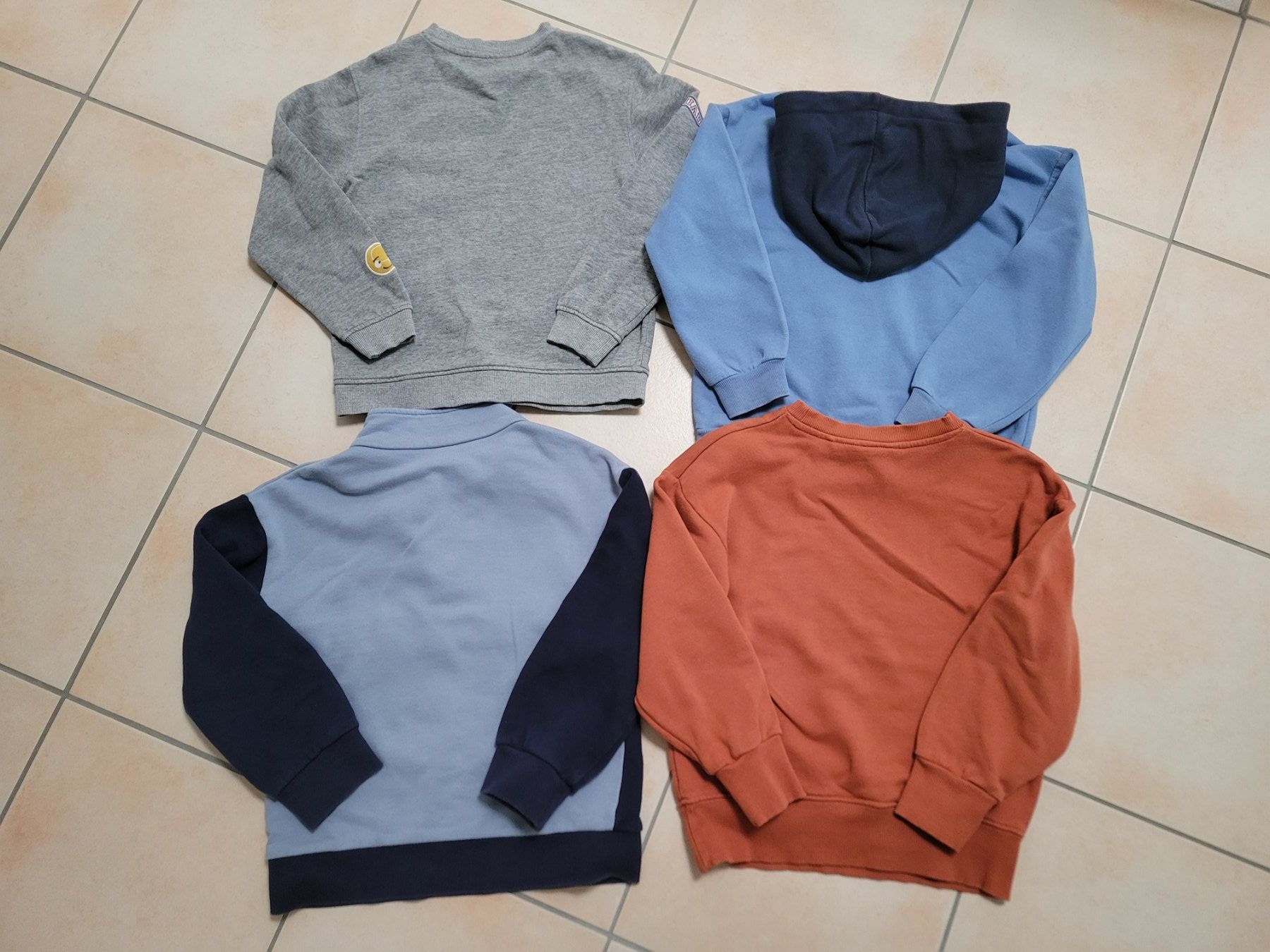Maglioni & Felpe: Pullover  Kinder  Gr. 128  4. Stk – Usato da Henau venduto da AXAA 1