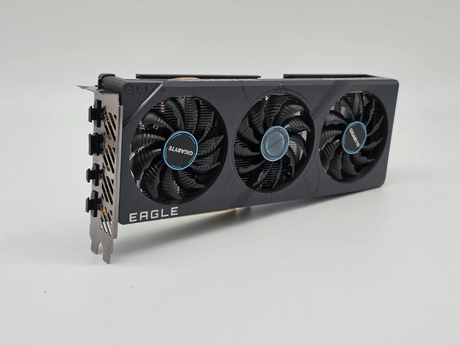 Gigabyte Schede grafiche: Gigabyte GeForce RTX 4060 8GB EAGLE OC – Nuovo (secondo la descrizione) da La Tour-de-Trême venduto da Signalis