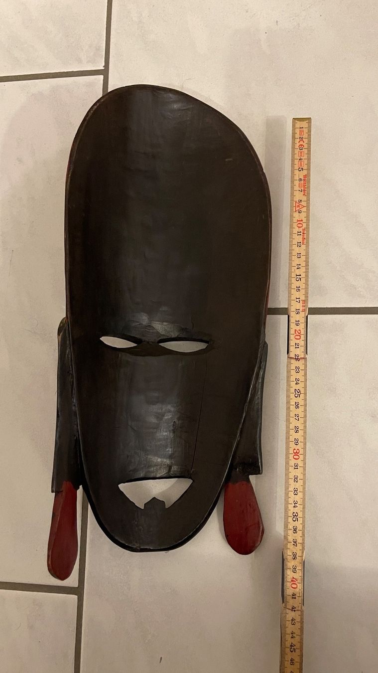 Internationale Kunst: Afrikanische Holz Maske Handgeschnitzt – Gebraucht aus Etzgen von Vendomondo 1