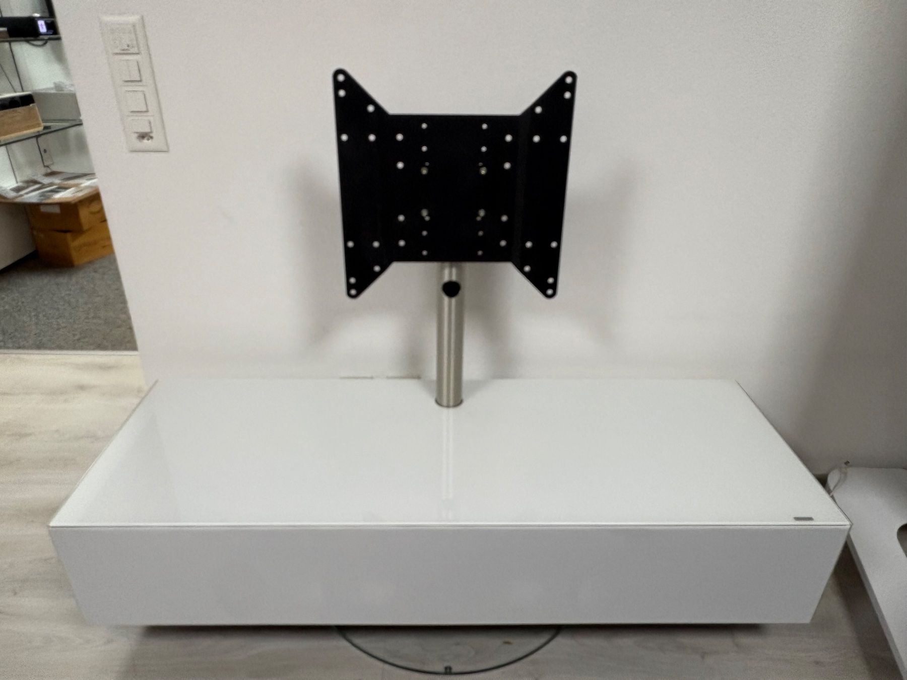 Spectral Mobili TV: Spectral TV-Möbel mit Halterung BRA 2 – Usato da Weite venduto da FTW-AG