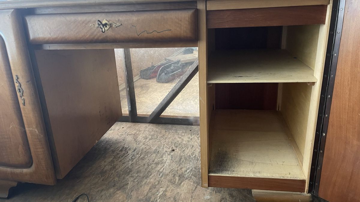 Scrivanie: Ancien bureau en bois – Usato da Renens VD venduto da marclausanne 1