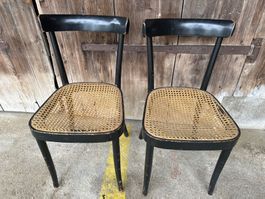 2x Vintage Stühle Horen Glarus schwarz geflochten/ Defekt