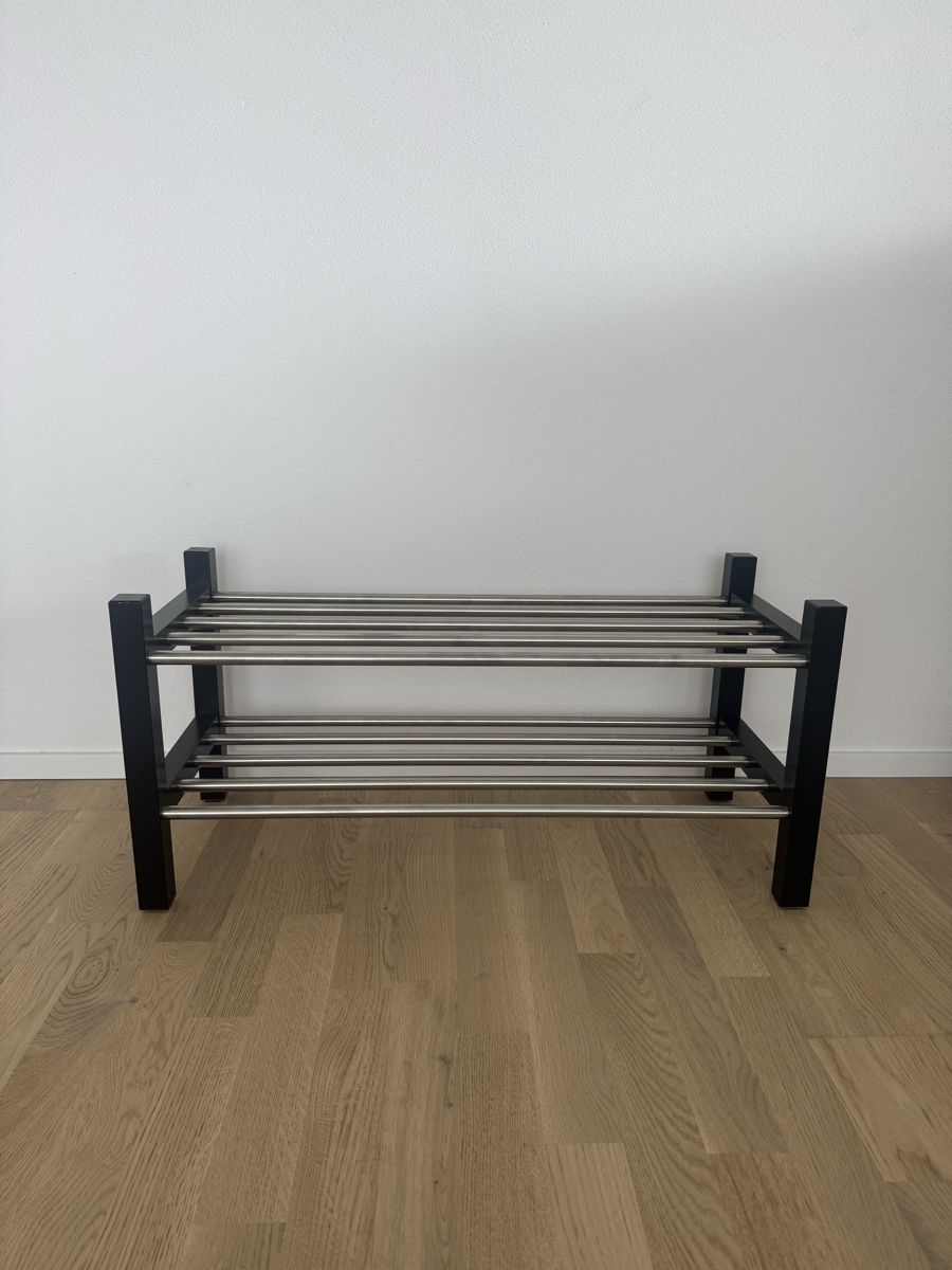 Ikea Guardaroba: Schuhregal Ikea Tjusig schwarz – Usato da Huttwil venduto da vonceline00