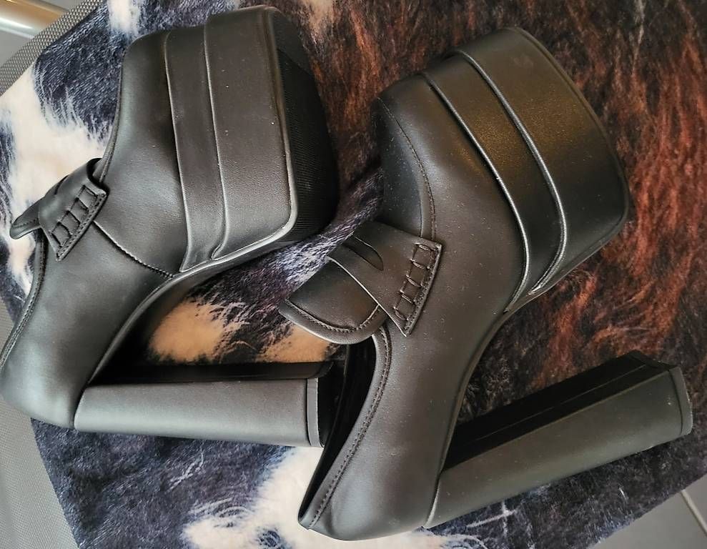 Scarpe da donna: Neue High Heel Plateau Pumps Grösse 39 – Nuovo (secondo la descrizione) da Henggart venduto da Purzel7798