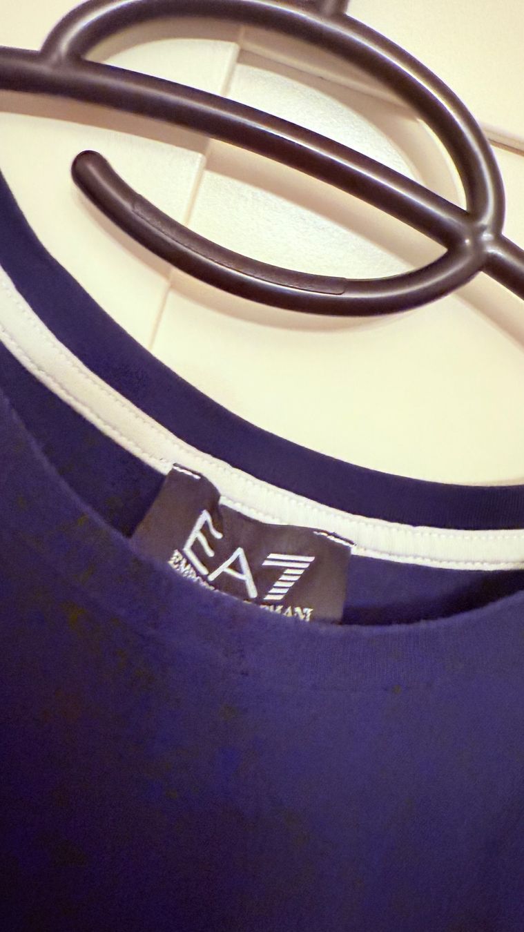 Armani T-shirt: • Emporio Armani Shirt • – Usato da Basel venduto da mendoza13 2