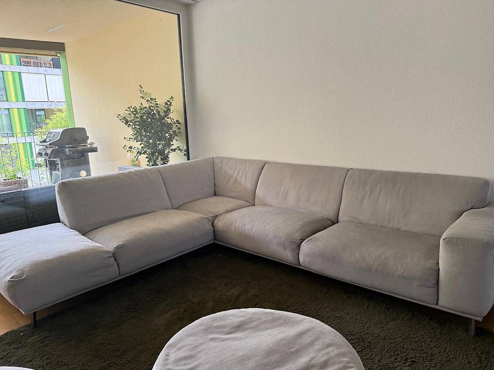 Livique Sofas: Grosszügiges Ecksofa "Oliver" inkl. Hocker  Hellgrau – Gebraucht aus Lenzburg von solidokan 3