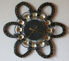 Wand-Uhr mit Hufeisen