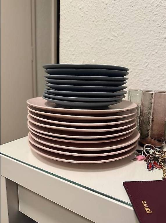 Set di piatti: Geschirr Set (Teller gross & klein) + Gläser – Usato da Zug venduto da pav_gj7p