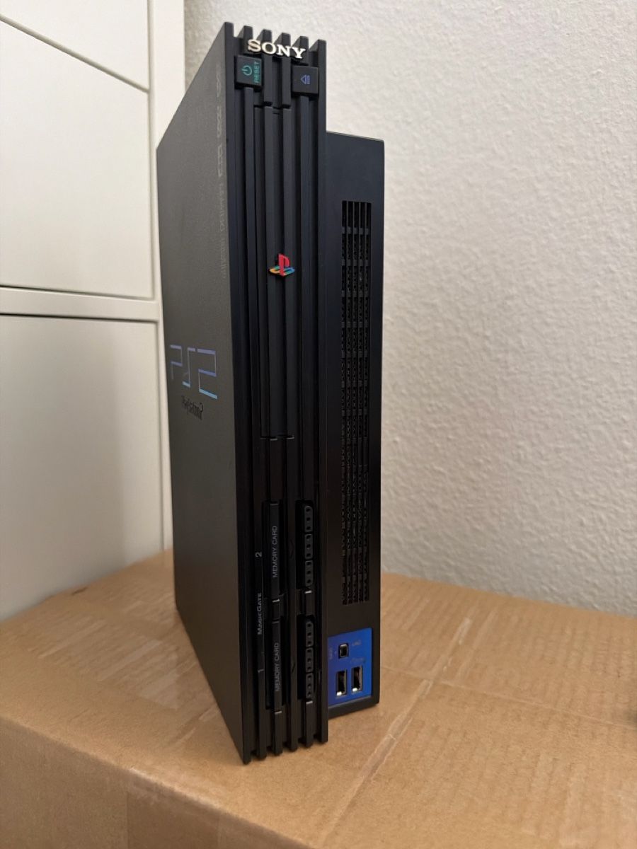 Sony Console: PS2 Fat SCPH 30004 R w/ 2 Third Party Controller – Usato da Basel venduto da Memory_Card_Zone 2
