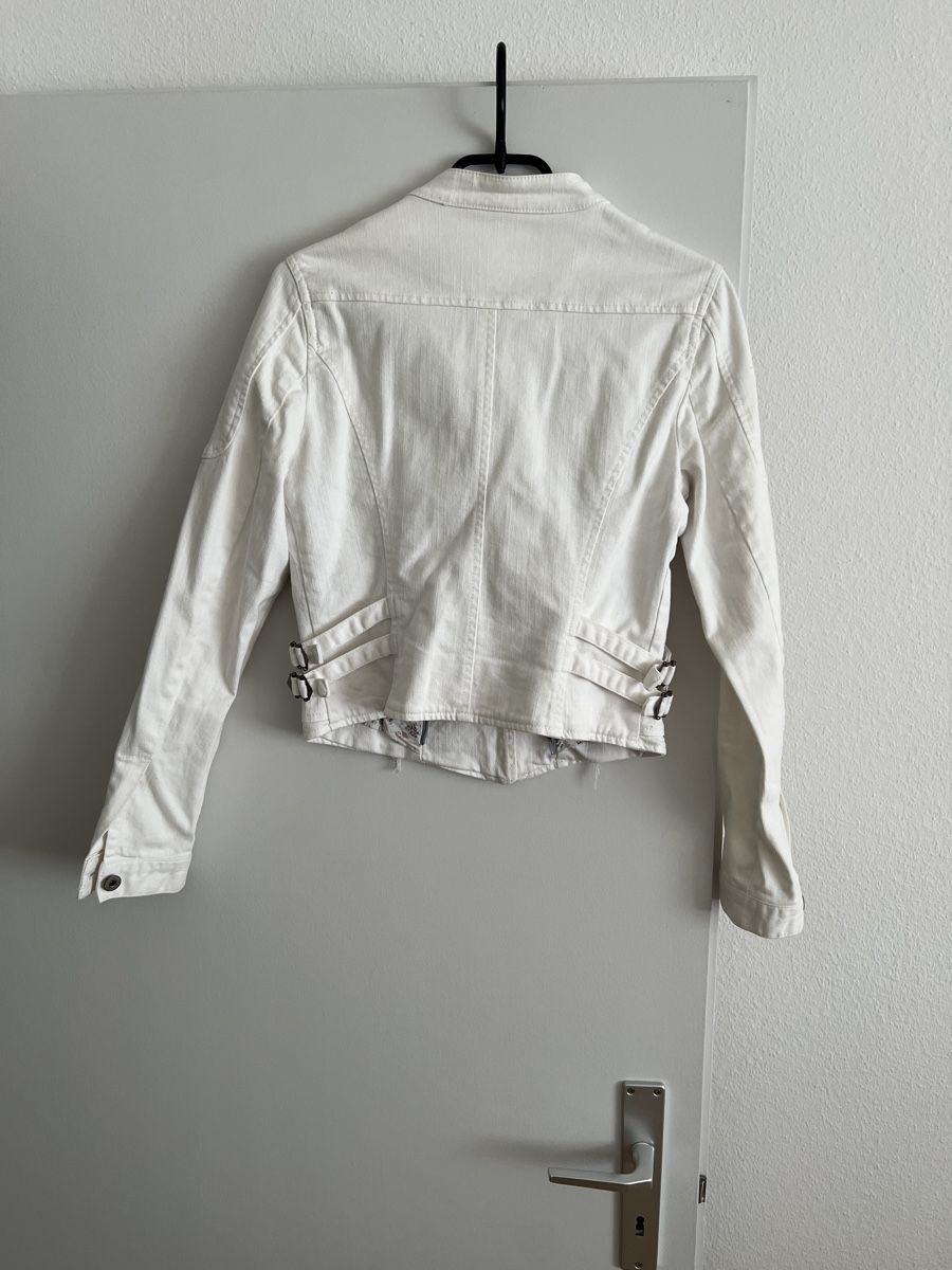 Guess Giacche: Guess weisse Jeansjacke - M – Usato da Rothrist venduto da FL_17 2