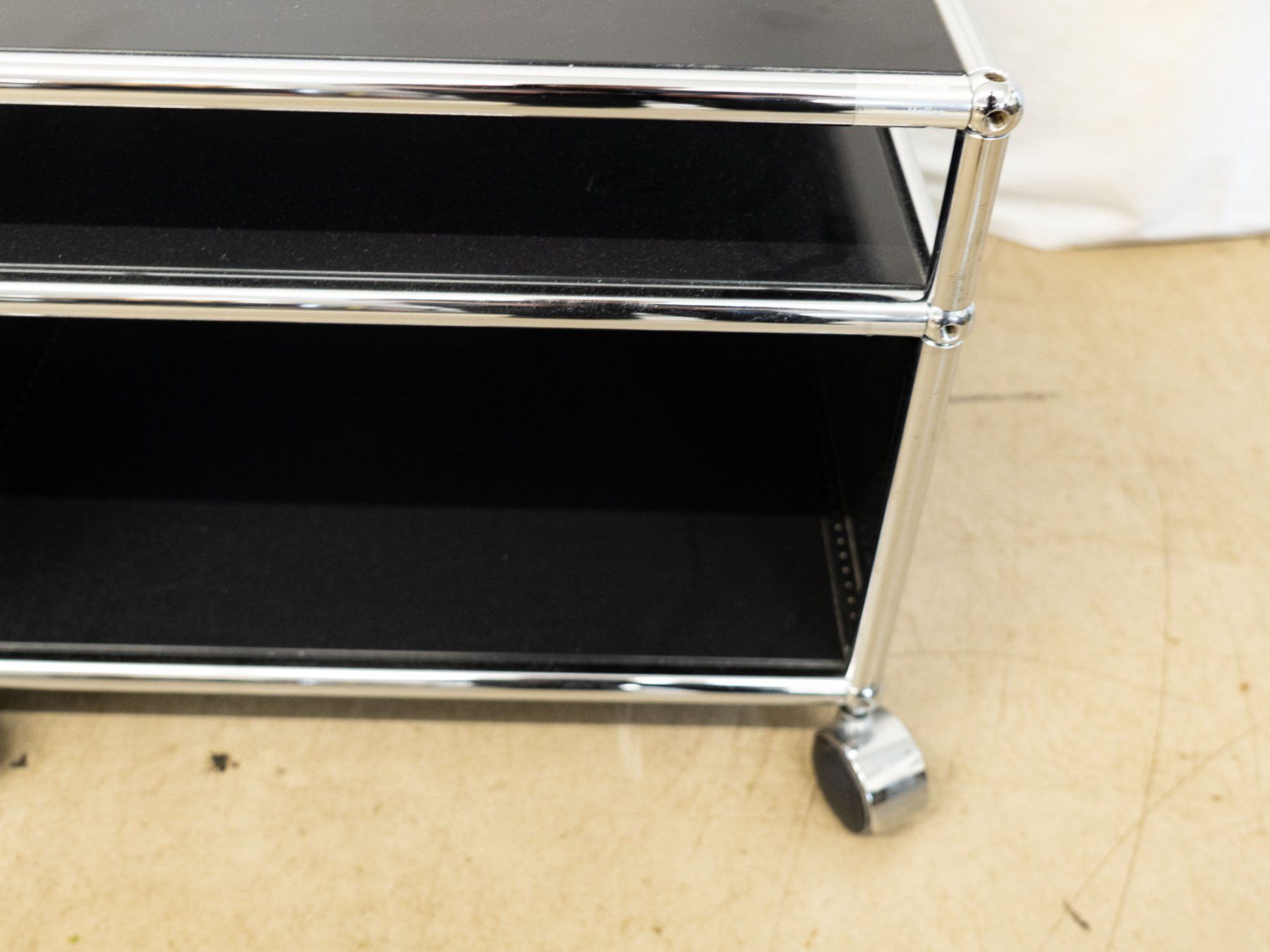 USM Cassettiere: USM Haller Lowboard - auf Rollen, schwarz - Ref. 05/44 – Usato da Au ZH venduto da BrockiAu 4