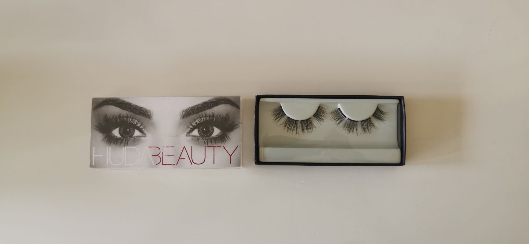 Huda Beauty Make-up: HUDA Beauty Harmony #17 Eazy Lash Fake eyelashes – Nuovo (secondo la descrizione) da Zürich venduto da Fenella_Druce0202