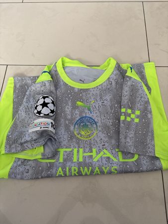 Manchester City Doku #11 Football Shirt, like new, size M