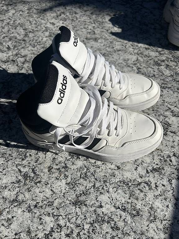 Scarpe da uomo: Adidas Schuhe Gr. 40-41 – Usato da Allschwil venduto da Siljo1 1