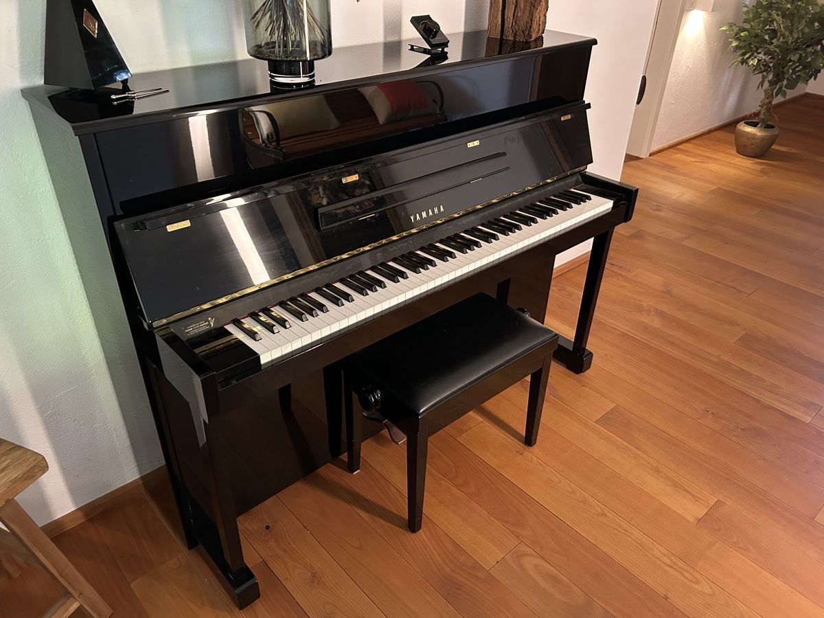 Yamaha Strumenti musicali: Klavier Yamaha – Usato da Bühl BE venduto da evomir 1