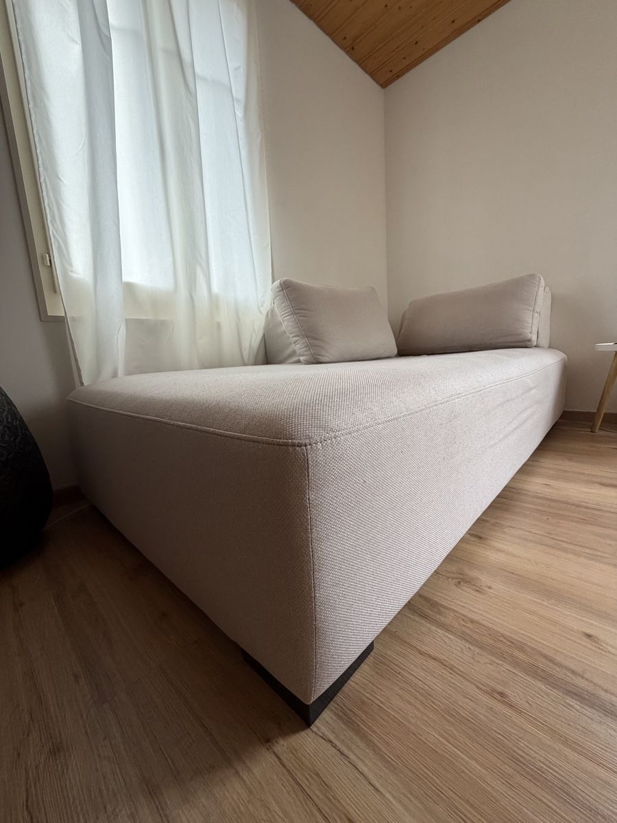 Livique Divani: Livique Bettsofa Valerio beige – Usato da  venduto da  1