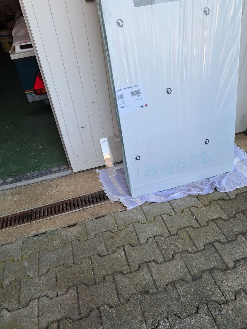 Radiatori: Handtuchradiator 1785x800 Ral 9016 – Nuovo e nell'imballaggio originale da Tegerfelden venduto da Spick67 3