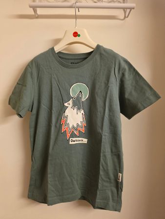 grünes T-Shirt Jack Wolfskin mit Wolfmotiv, Gr. 140