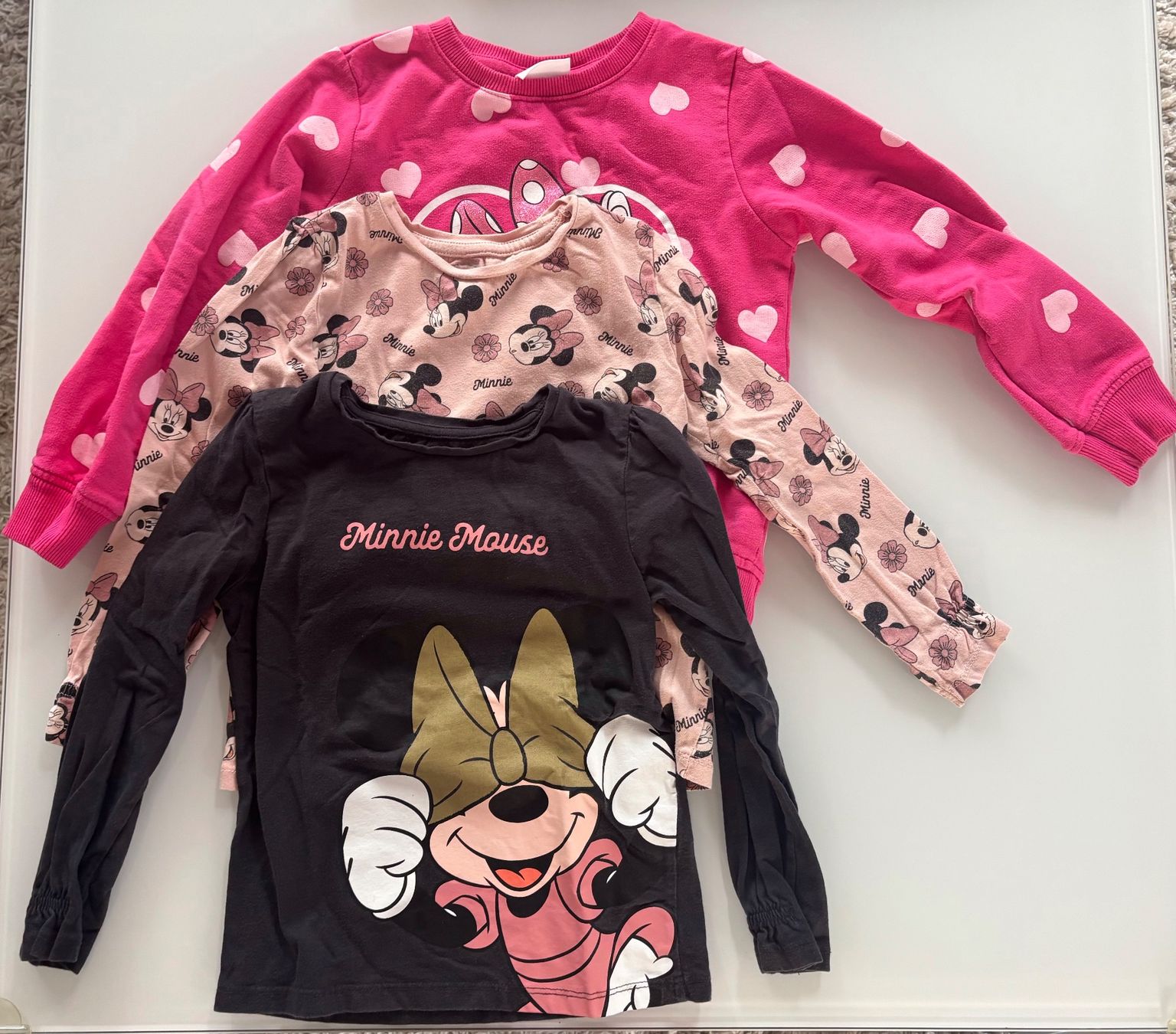 C&A Kleiderpakete & -sets: Langarm Oberteile Minnie Mouse 116 – Gebraucht aus Zollikon von d_grabher
