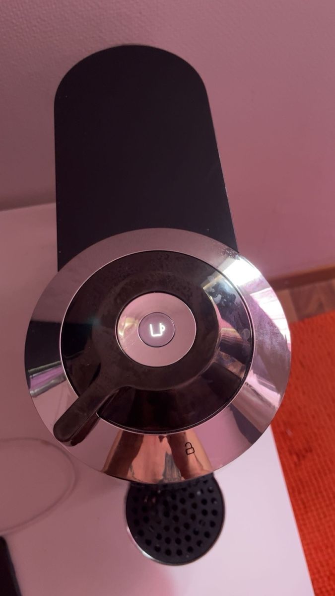 Nespresso Kaffeemaschinen & Espressomaschinen: Macchina da Caffè Nespresso Krups Vertuo Next nera cromata – Gebraucht aus Chur von and_5zsd 2