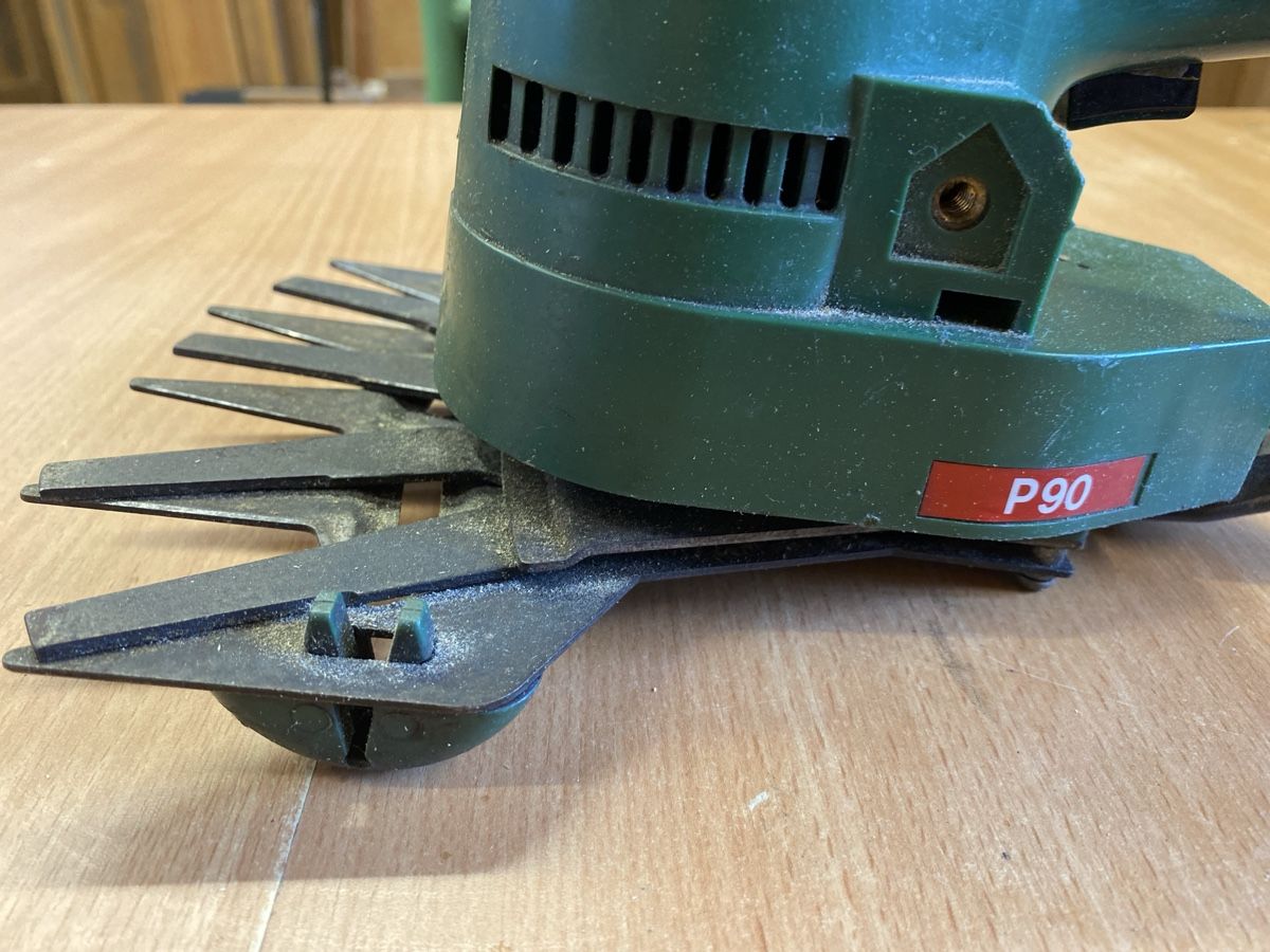 Bosch Tutti gli attrezzi: Heckenschere Bosch Retro funktioniert 220volt – Usato da Buchs SG venduto da rosadoro1973 3