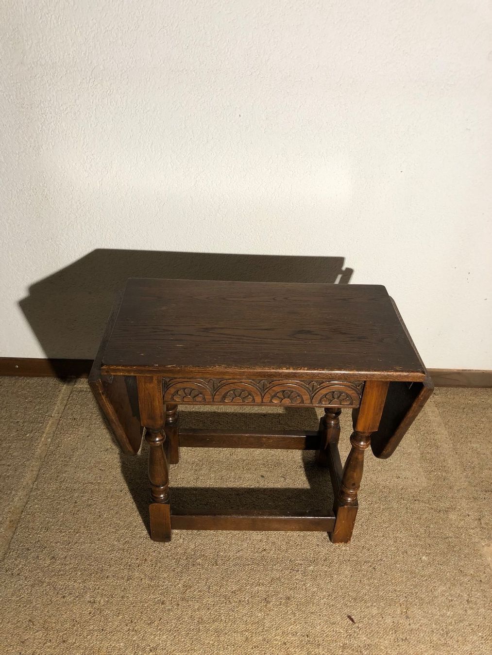 Tische: Spanisches antikes Tischli mit Flügeln – Gebraucht aus Fällanden von Sariko 3