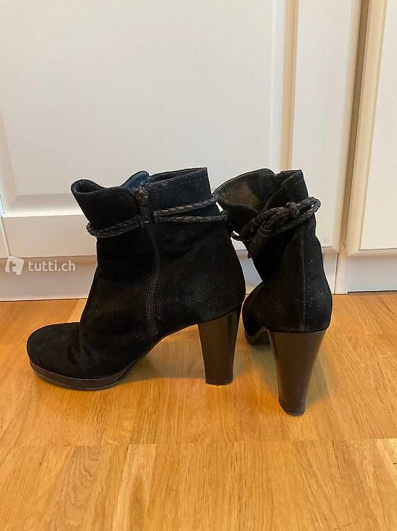 Scarpe da donna: Schwarze Stifelette Wildleder – Usato da Zürich venduto da leonard014 1