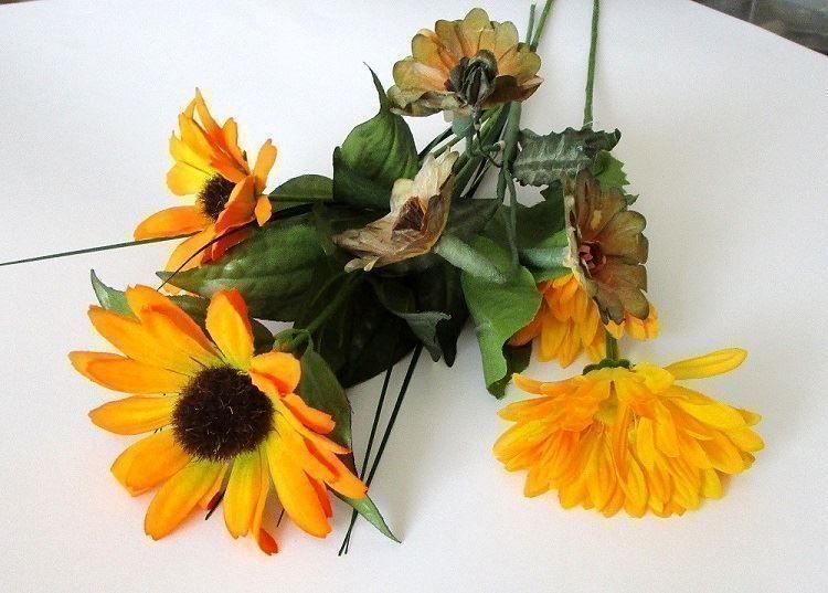 Tutte le decorazioni: Seidenblumen gelb – Nuovo (secondo la descrizione) da Schlatt TG venduto da mavo85