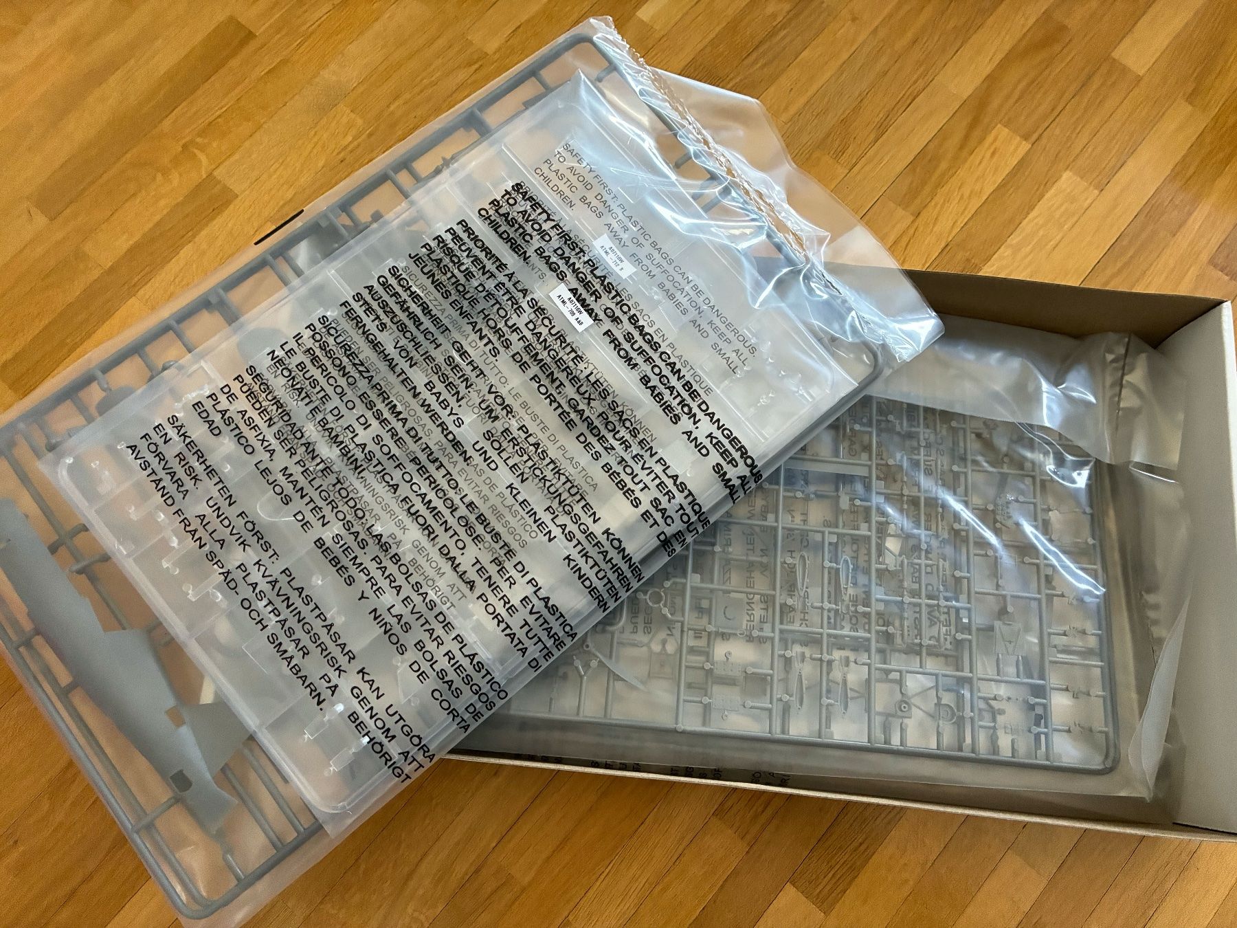 Airfix Kit di modellismo & Modellini statici: Airfix Westland Lysander 1/48 – Nuovo e nell'imballaggio originale da Zürich venduto da Robfx 3