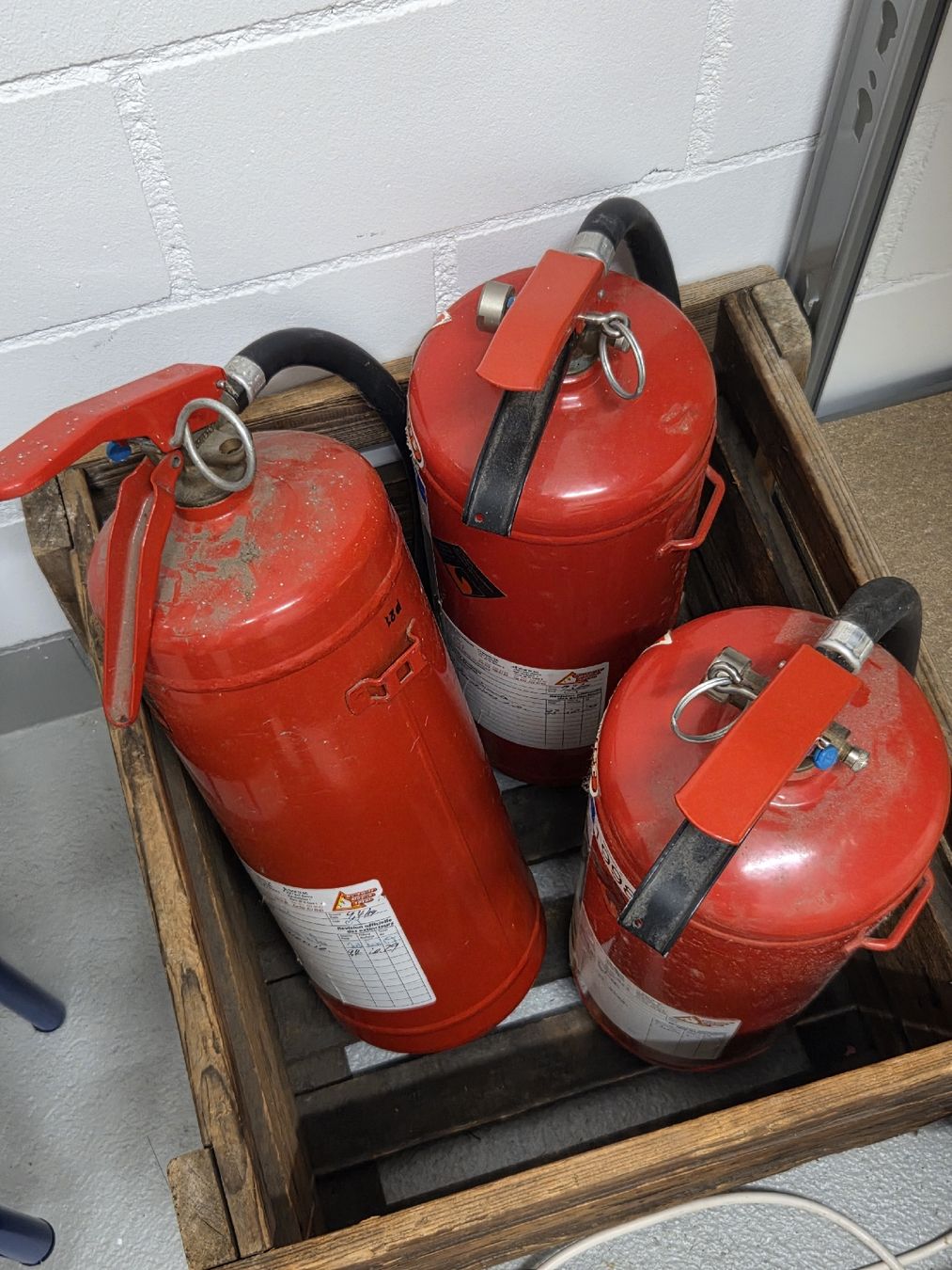 Feuerlöscher: 3 Feuerloescher Nu-Swift Maclin – Gebraucht aus Glattfelden von nic_kz6f 1