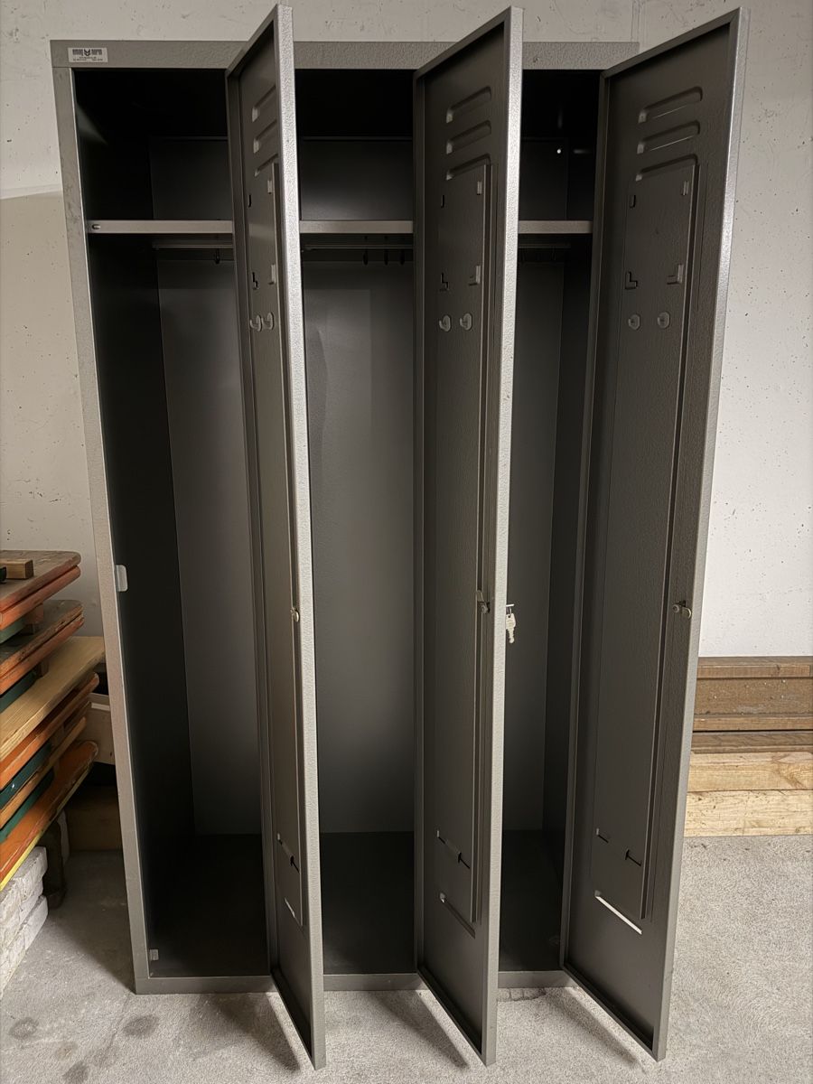 Guardaroba: Spindschrank Emag-Norm 3 Abteile – Usato da Lenzburg venduto da To 2