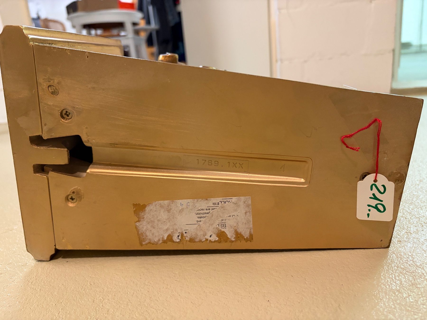 Alle Dekorationen: Wandkonsole goldfarben, neuwerig – Gebraucht aus Hausen AG von Havs 6