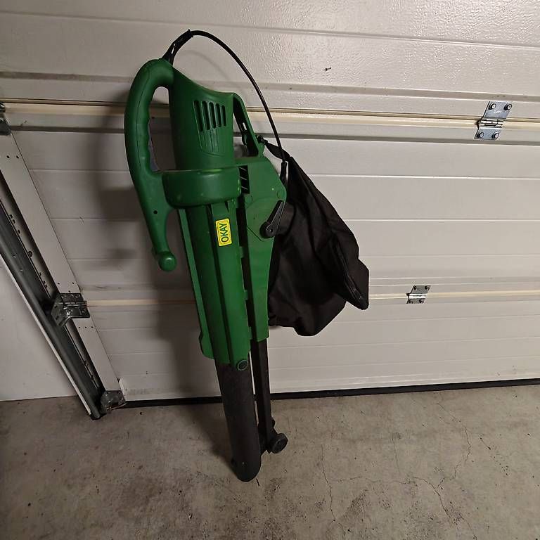 Laubbläser & Laubsauger: Elektro Laubsauger / Laubbläser 2200W – Gebraucht aus Magden von Maxh330
